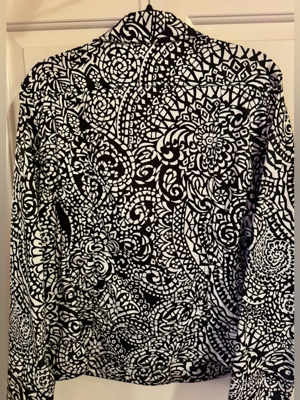 Chico's Black & White Graphic Swirl Button-Down Shirt Jacket - Picture 5 of 11